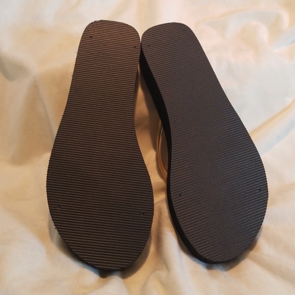 Bebe 💥Brand New💥 Slides - Picture 4 of 4